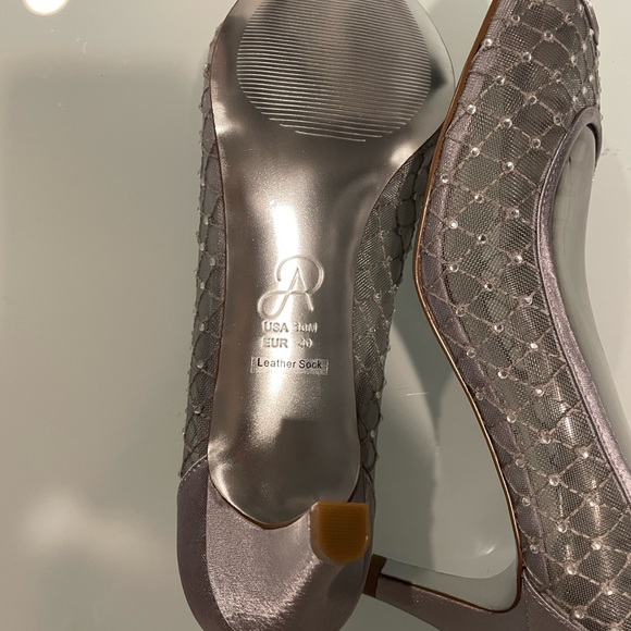 New Adrianna Papell Jamie Silver Saba Mesh Pump Size 10 - Picture 6 of 8